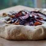 Plum+crostata