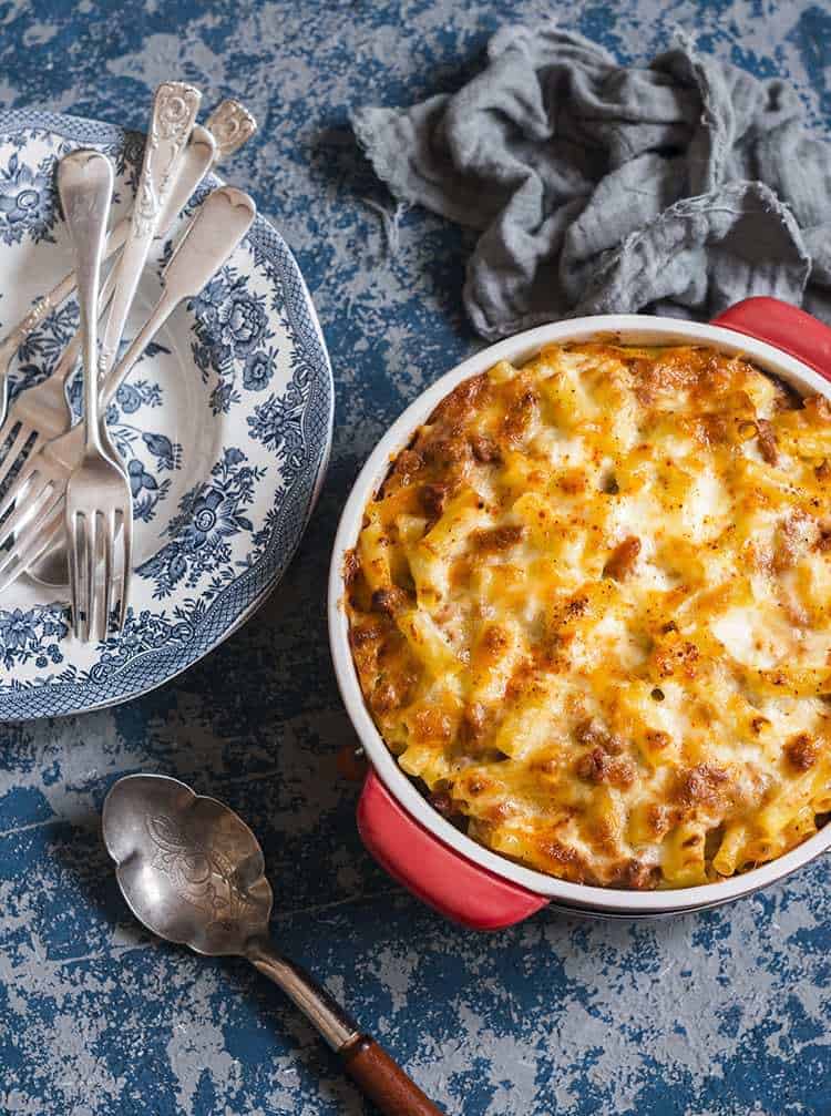 Homemade Mac and Cheese With Tomatoes - The Kitchen Magpie