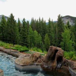 hot tubs with an amazing view of mountains and trees