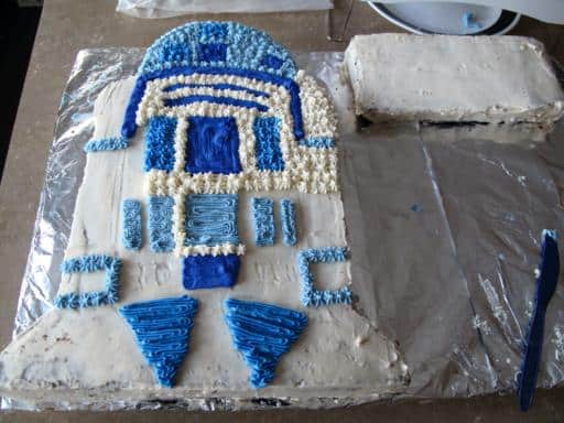 decorating the R2D2 cake block by block and color by color