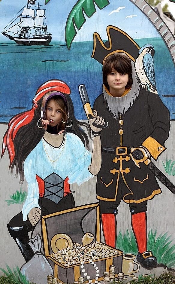 two kids in the photo standee of pirates
