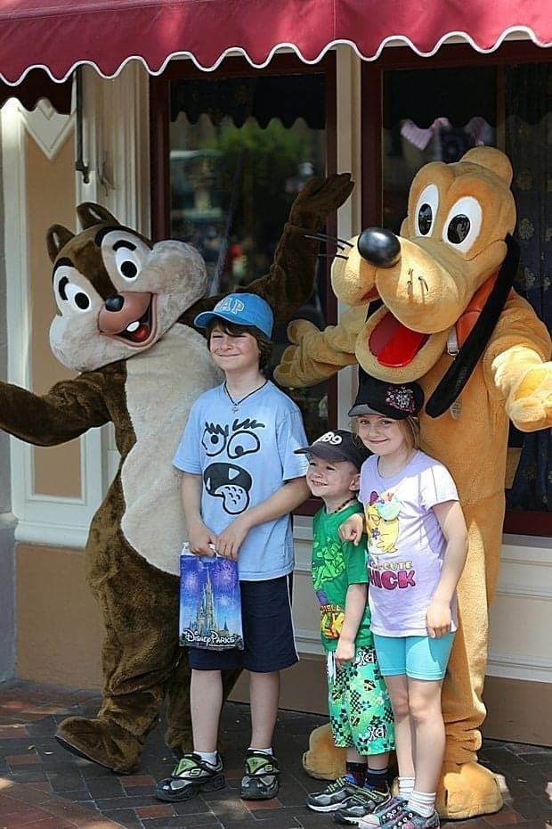 kids group photo with Chip and Pluto