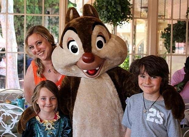 kids group picture with Chip character and Mom