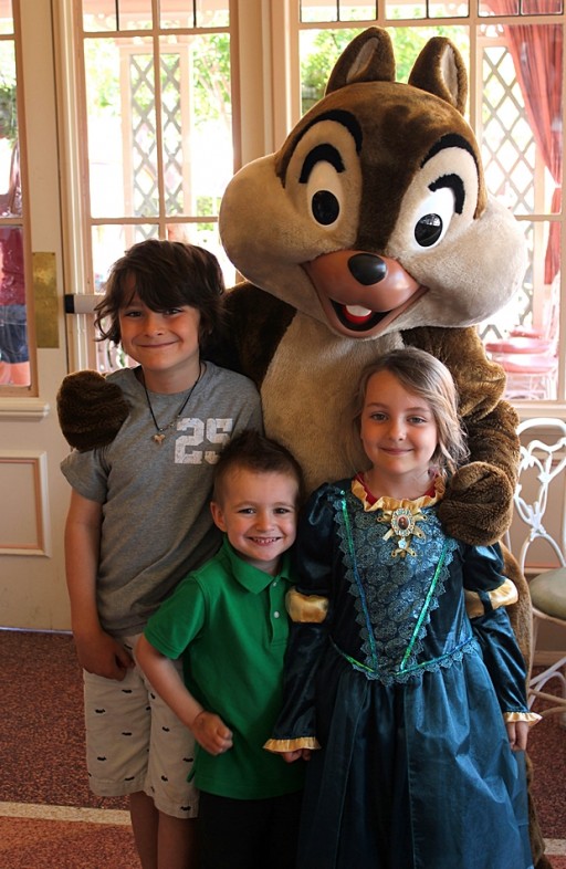 kids photo with Chip character