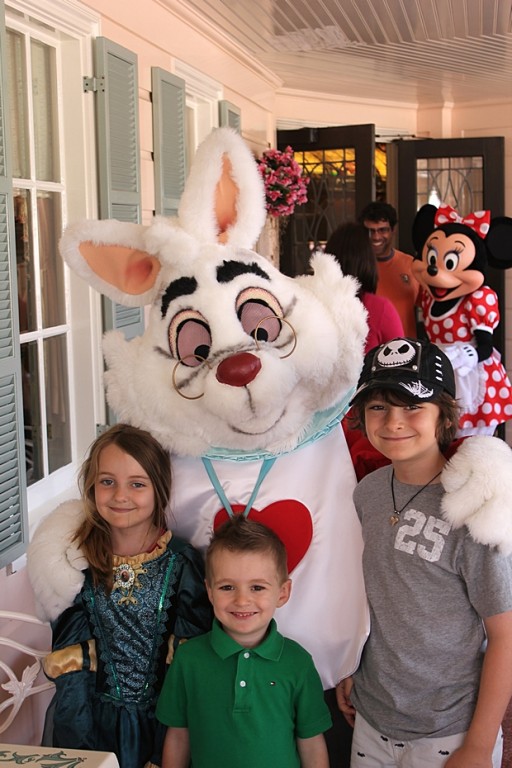 kids group photo with the rabbit character 