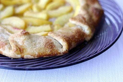 brown edges of Peach Galette with carmelized coating on the pie crust