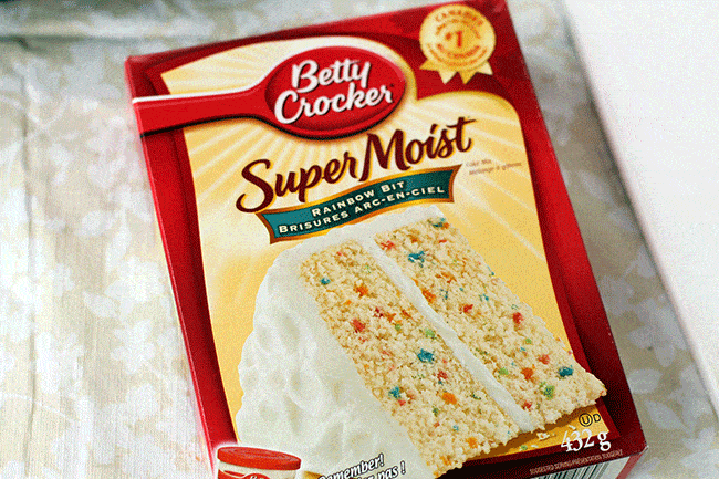box of betty crocker brand super moist cake mix