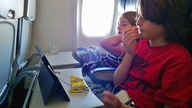 kids enjoying the Mott's Fruitsations + Veggie gummies during flight