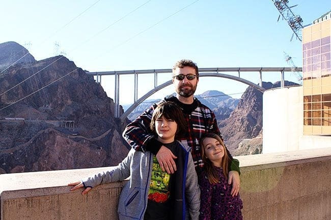 dad and his kids with the Hoover Dam on background