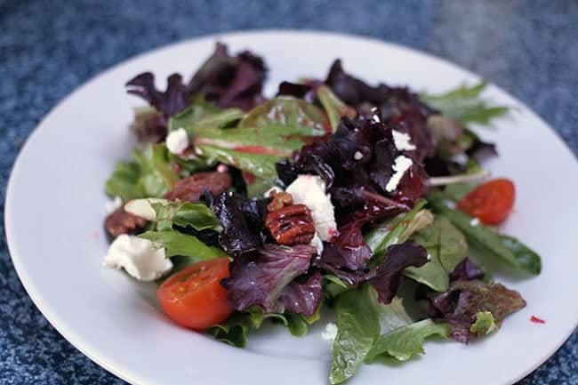 La Salade de Maison in a white plate