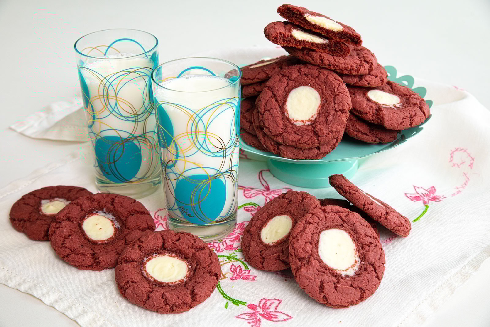 Red Velvet Cheesecake Cookies