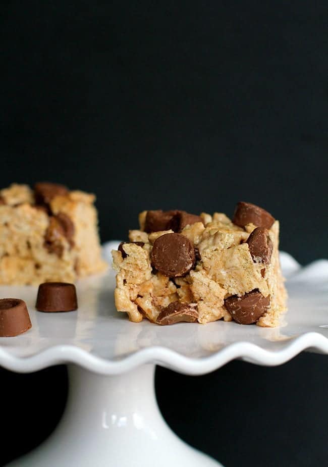 Close up of Rolo Cinnamon Toast Crunch Bars