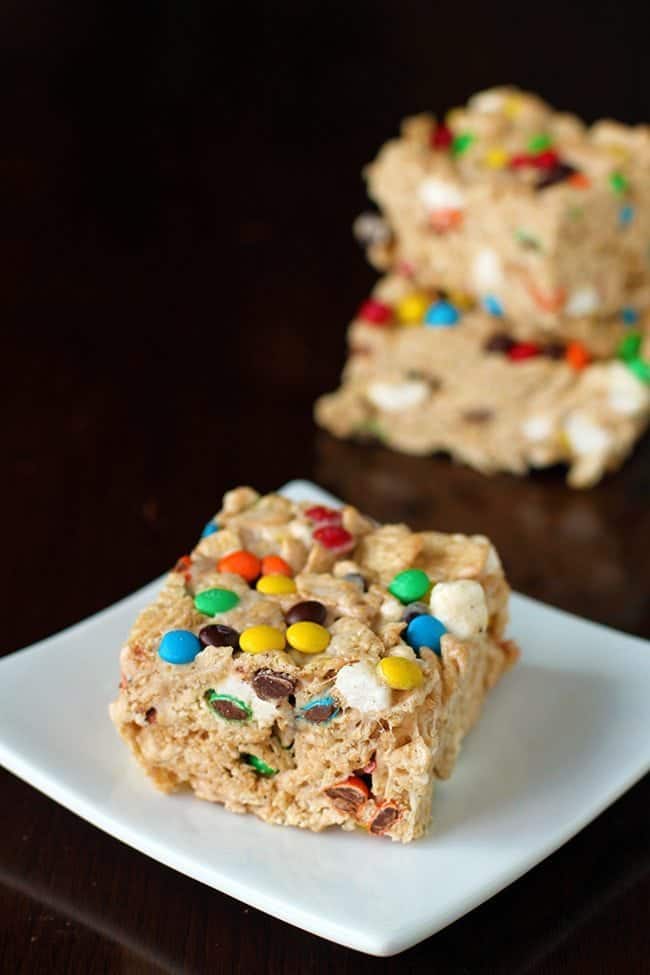 M&M S'Mores Cinnamon Toast Crunch Cereal Bars in white plate
