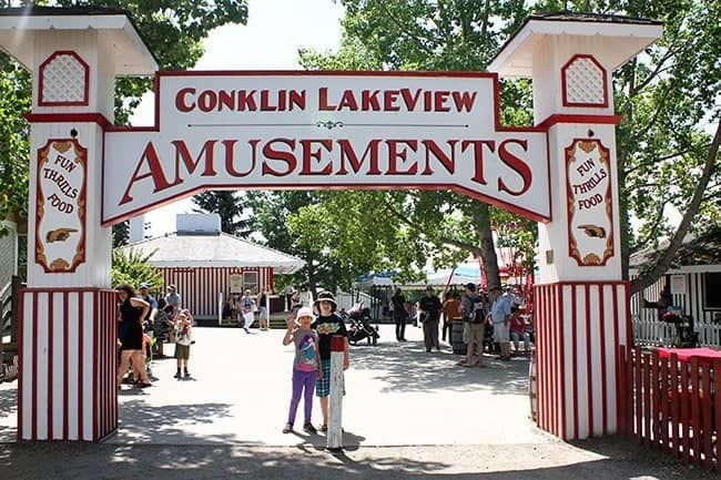 Two kids at the Entrance of the Conklin Lakeview Amusemants