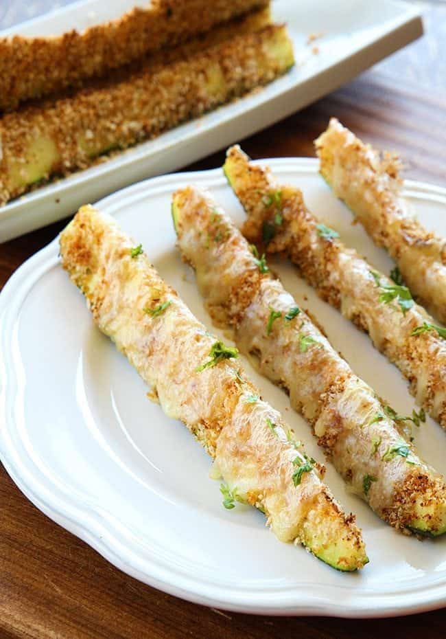 You've never eaten zucchini like this one! No oils used, just Panko, spices and cheese to make the most delicious, lower-fat zucchini sticks you've ever had! #zucchini 