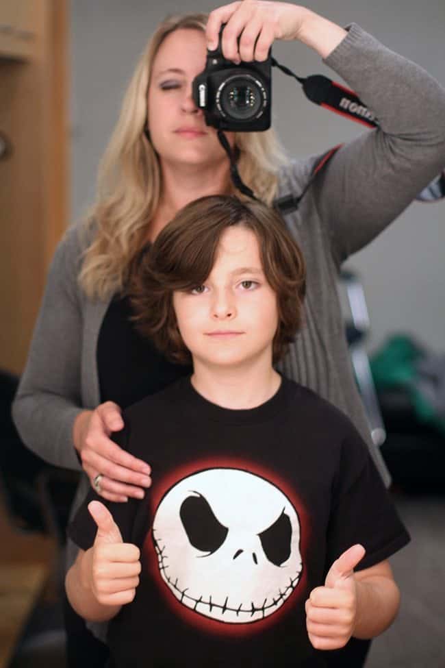 son in front of his mother selfie picture