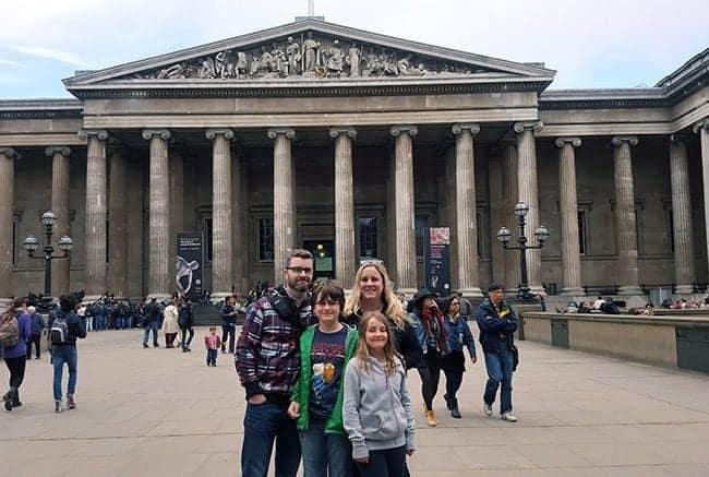 Family picture in front of British Museum