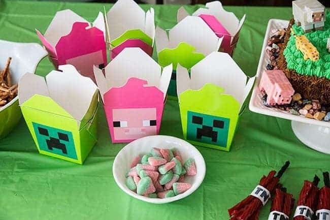 crafty take-out boxes in pink and green color