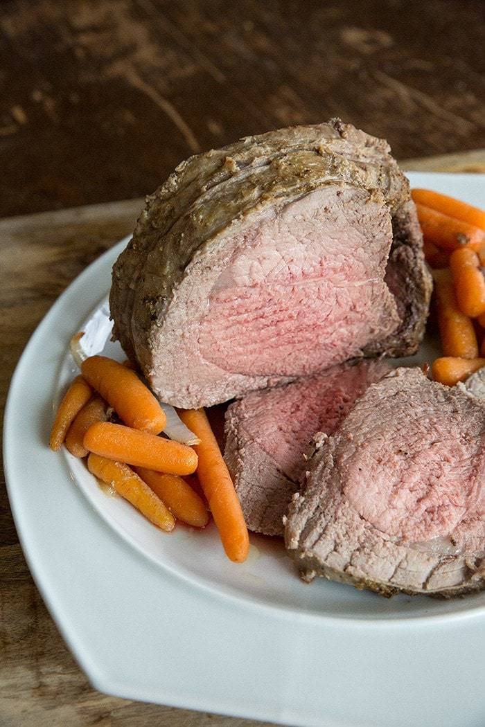 how to slow cook a sirloin tip roast in the oven
