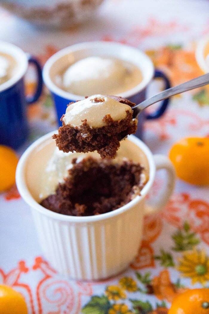 a spoon of Salted Caramel Gingerbread in a Mug