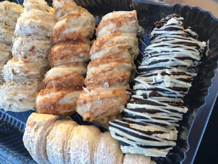 clos up of six pieces assorted cannoli