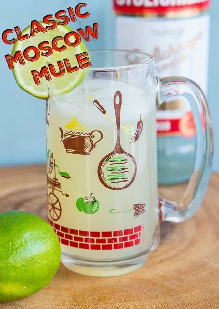 How to make a Classic Moscow Mule this 70's classic has made a huge comeback! #cocktail #moscowmule #ginger #gingerbeer #lime #ice #drink #entertaining #party 