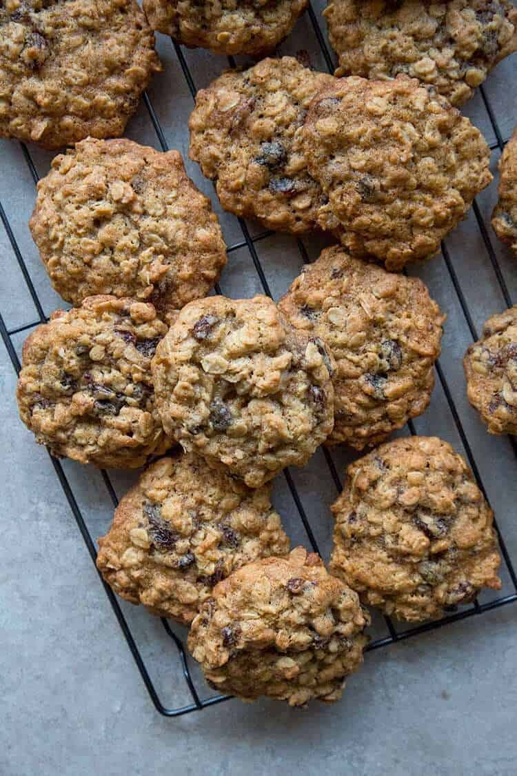 Dad's Vanishing Oatmeal Raisin Cookies -Right Off the Quaker Oatmeal ...