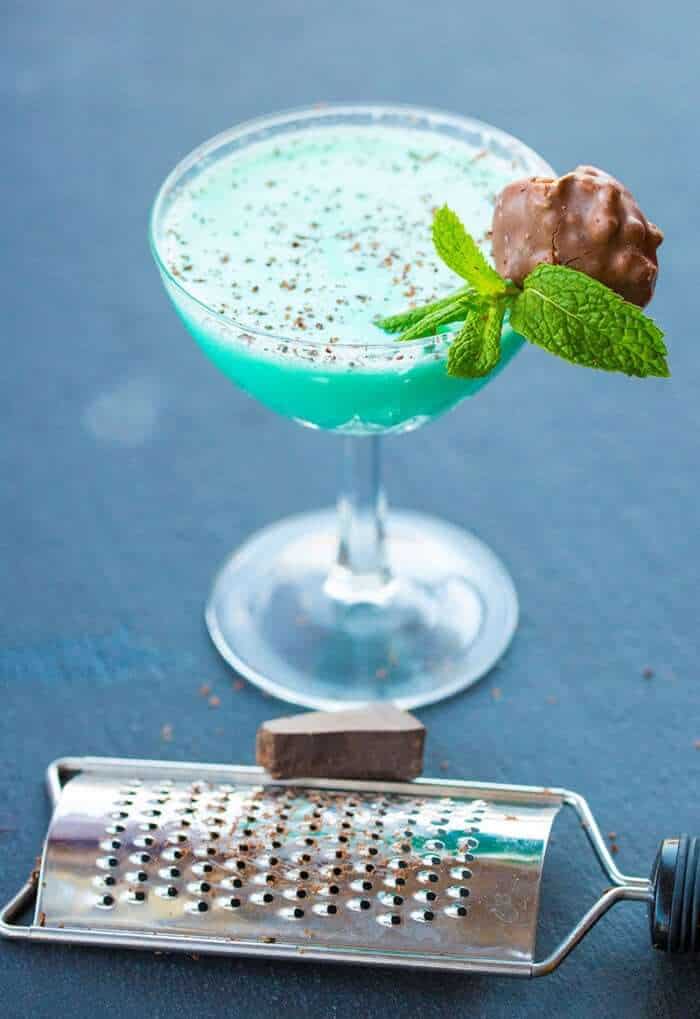 Grasshopper Cocktail Drink garnished with mint and chocolate
