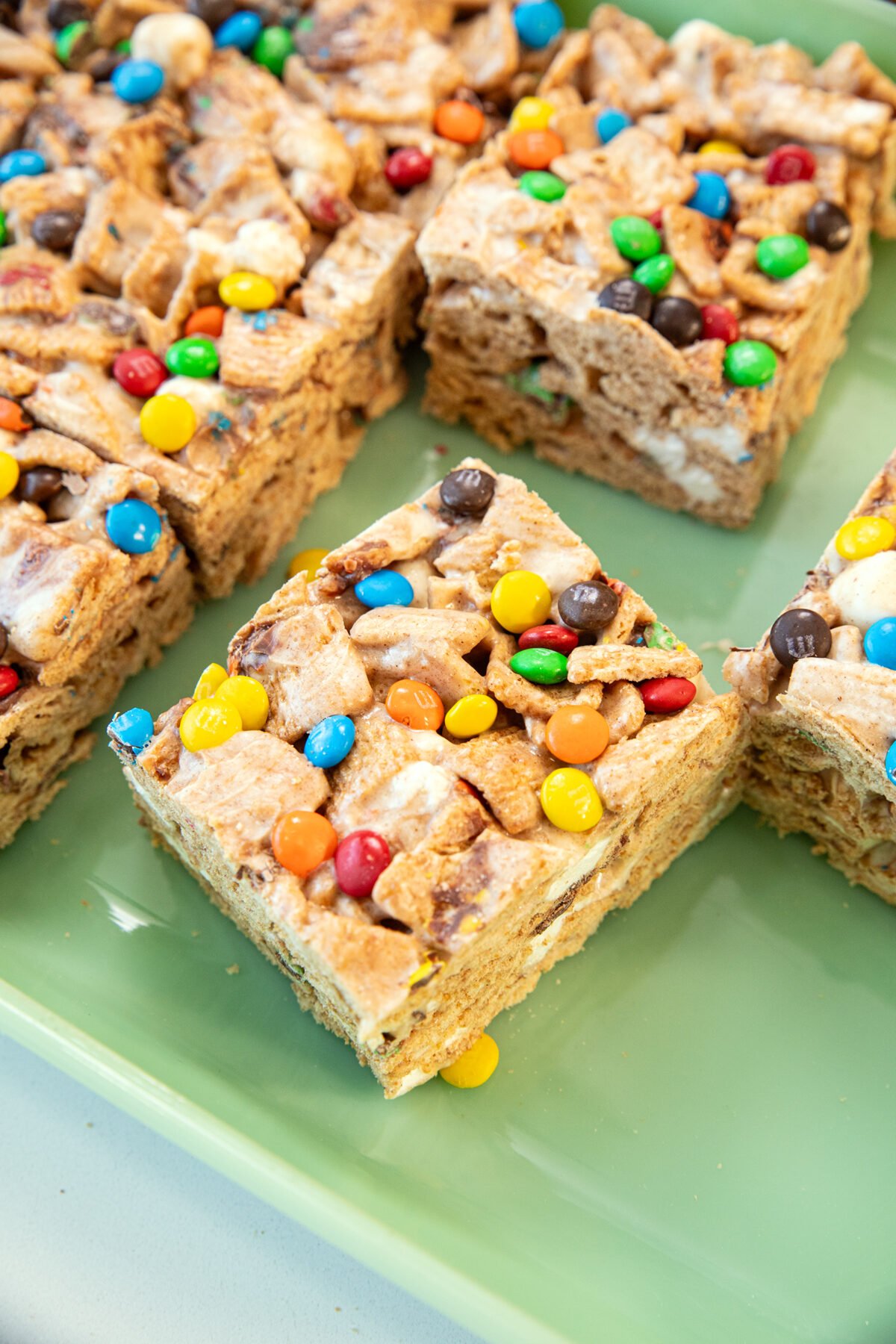 S'Mores Cinnamon Toast Crunch Cereal Bar in a Jadeite pan