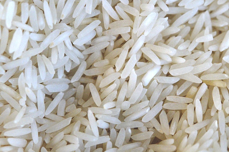 close up pile of long grain white rice