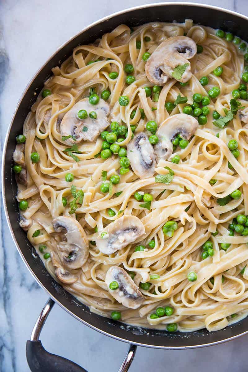 close up Creamy Garlic Alfredo Sauce Fettuccine Skillet