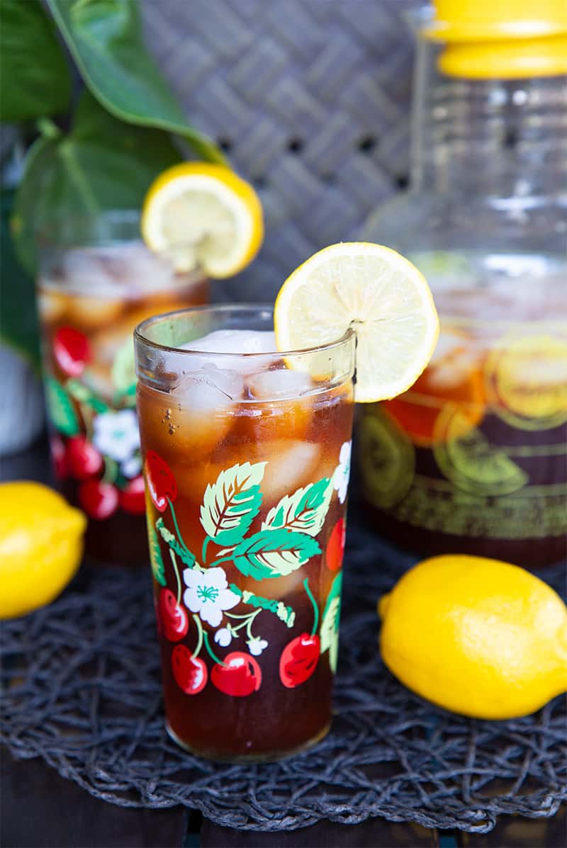 close up glass of Southern Style Sweet Tea garnish with a slice of lemon,