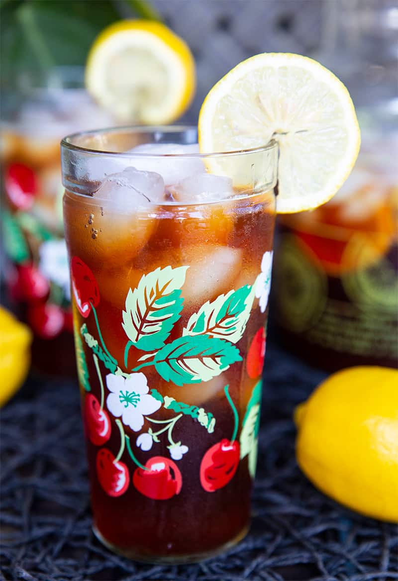 close up glass of Southern Style Sweet Tea garnish with a slice of lemon,