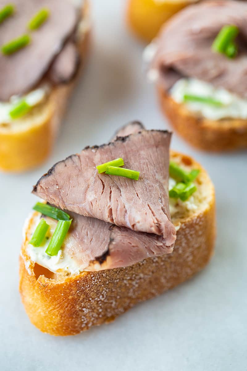 Roast Beef Canapé with Herb and Garlic Cream Cheese 