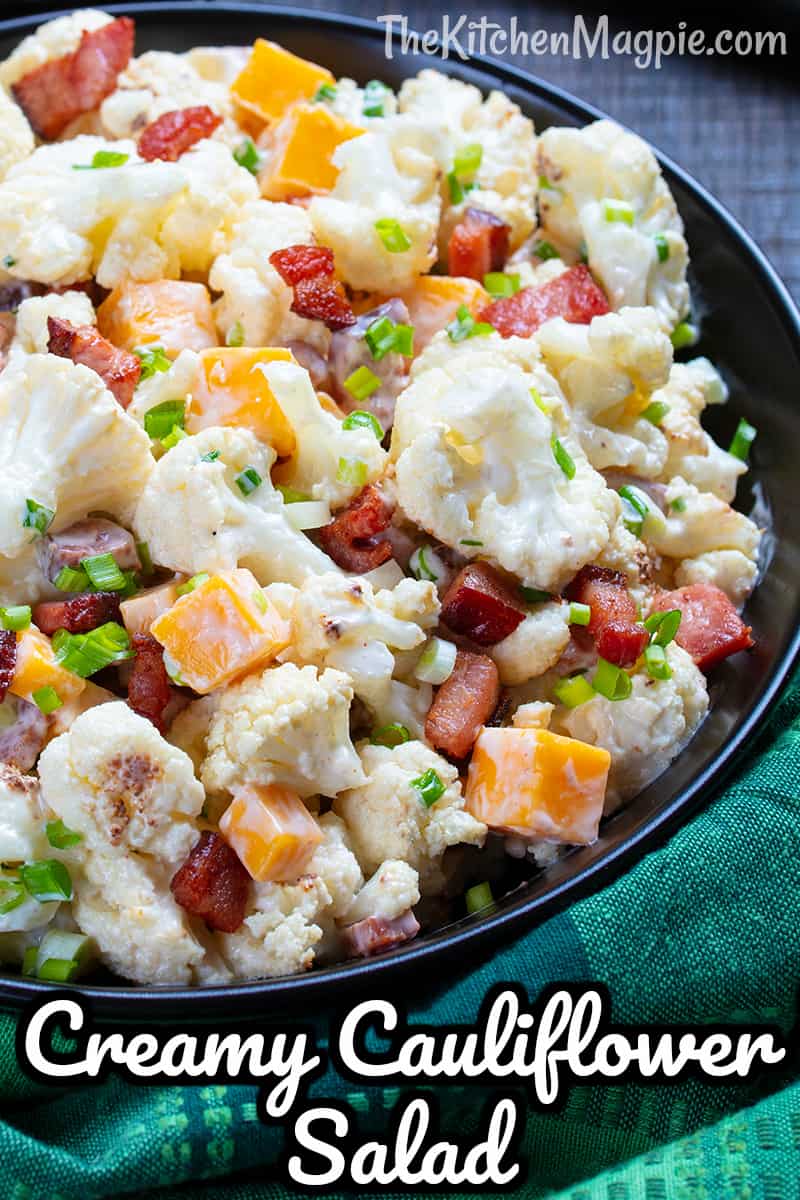 Sie können diesen fantastischen cremigen Speck-Blumenkohl-Salat mit gekochtem ODER rohem Blumenkohl zubereiten, die Wahl bleibt Ihnen überlassen! Ein großartiges Low-Carb-Gericht!