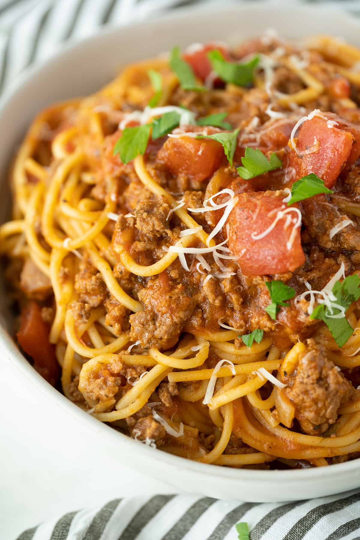 https://www.thekitchenmagpie.com/wp-content/uploads/images/2020/09/instantpotspaghetti5.jpg