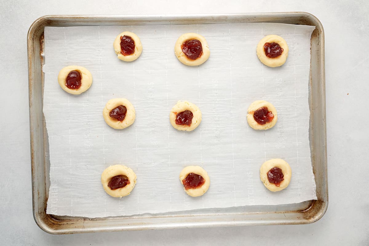 Cookies on a pan with jam filling