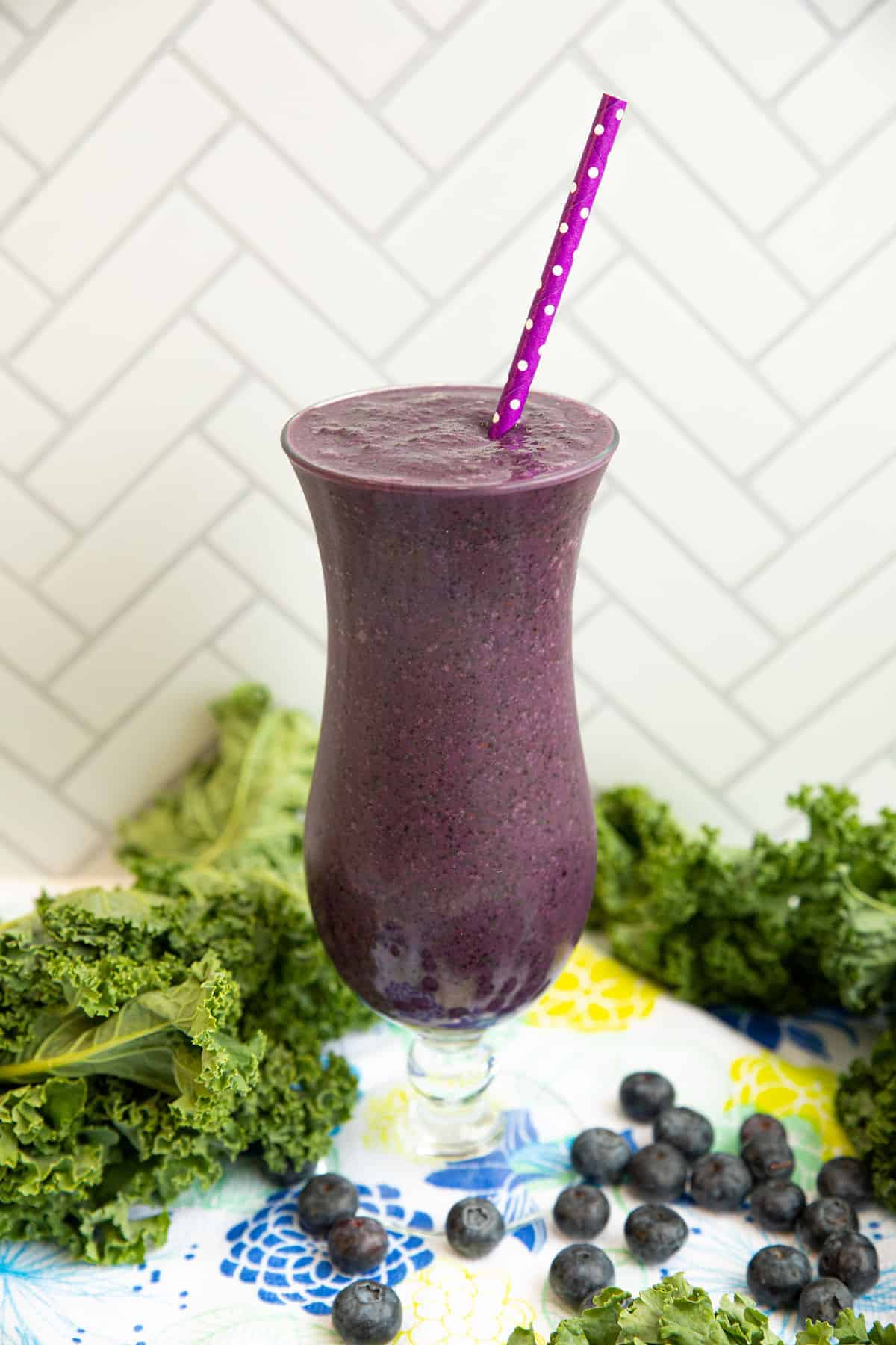 Kale and Blueberry Breakfast Smoothie 