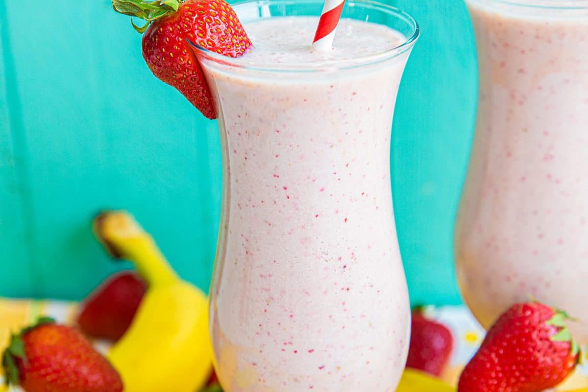 Strawberry Banana Smoothie | The Kitchen Magpie