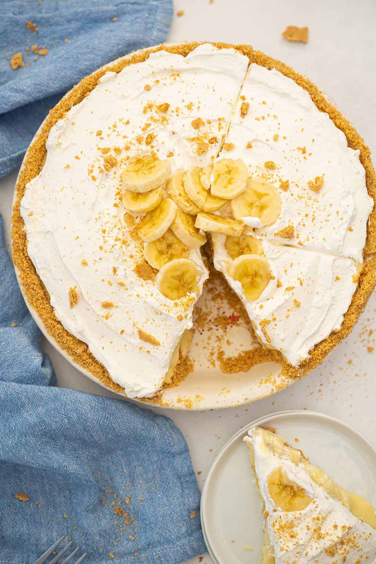Old Fashioned Banana Cream Pie Recipe - The Kitchen Magpie