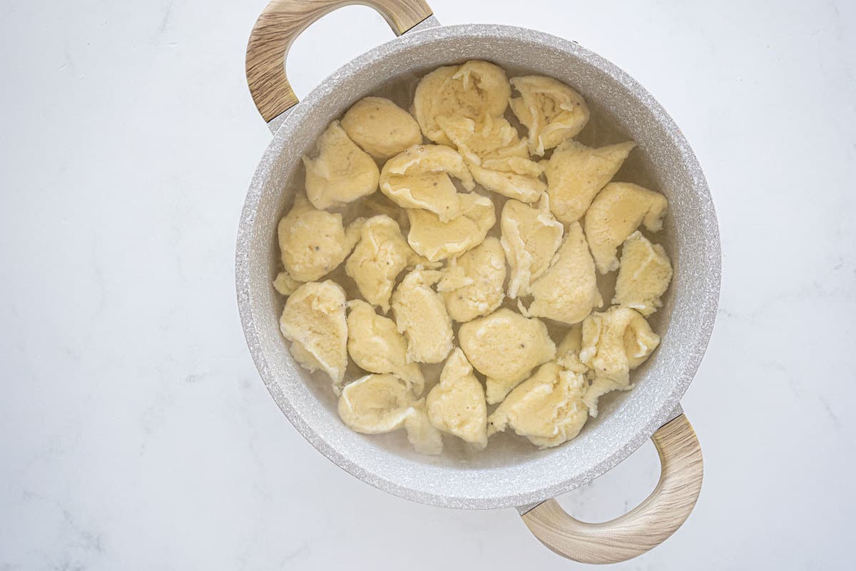 Nokedli in boiling water