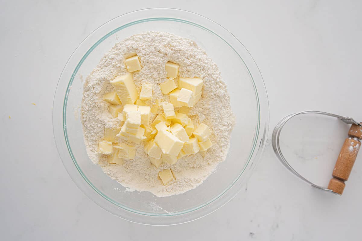 cutting butter into dry flour mixture 