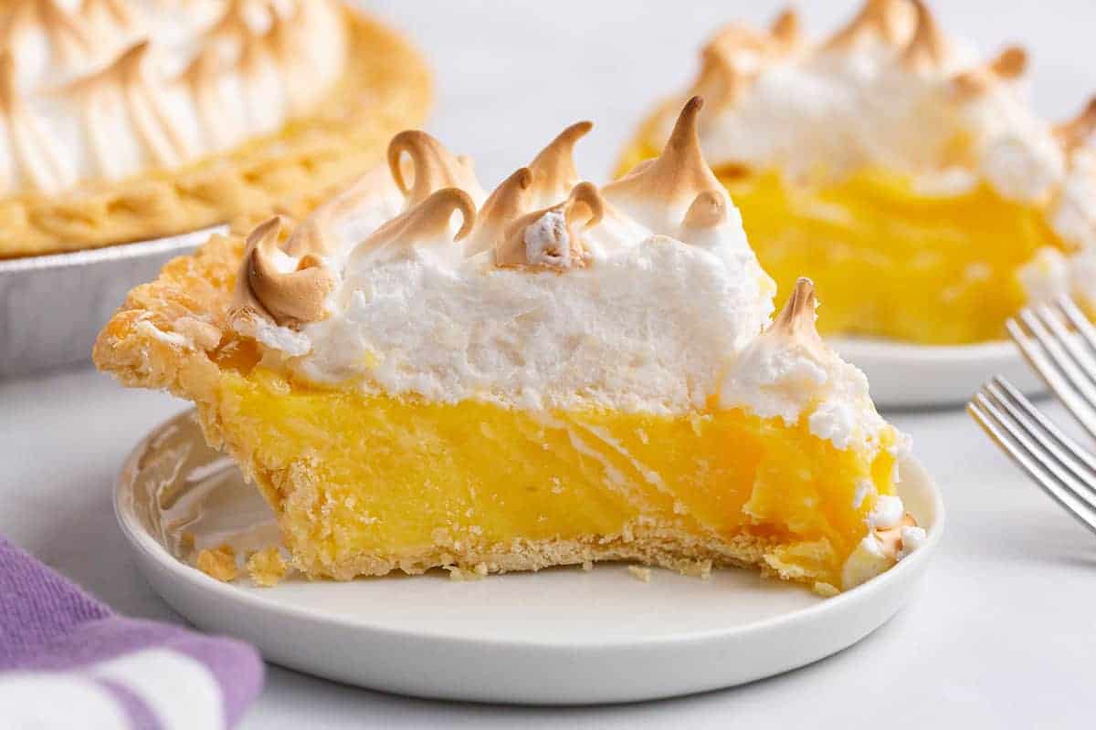 https://www.thekitchenmagpie.com/wp-content/uploads/images/2021/05/lemonmeringuepie3.jpg