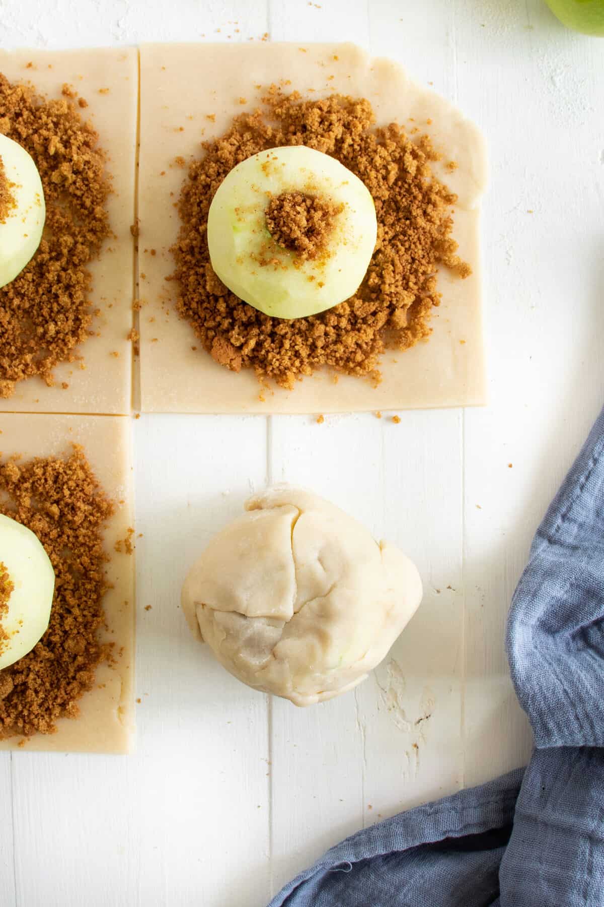 how to wrap the apples in the pastry dough