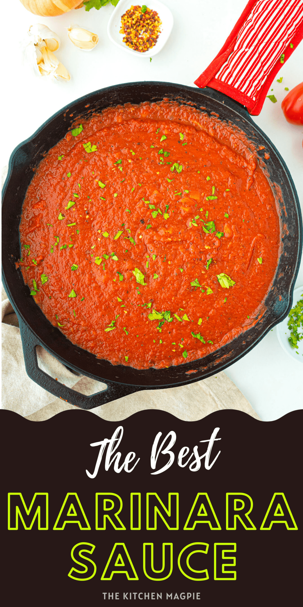 Fast and easy homemade marinara sauce that is perfect for a simple pasta supper, or using as a dip for your favorite appetizers!  