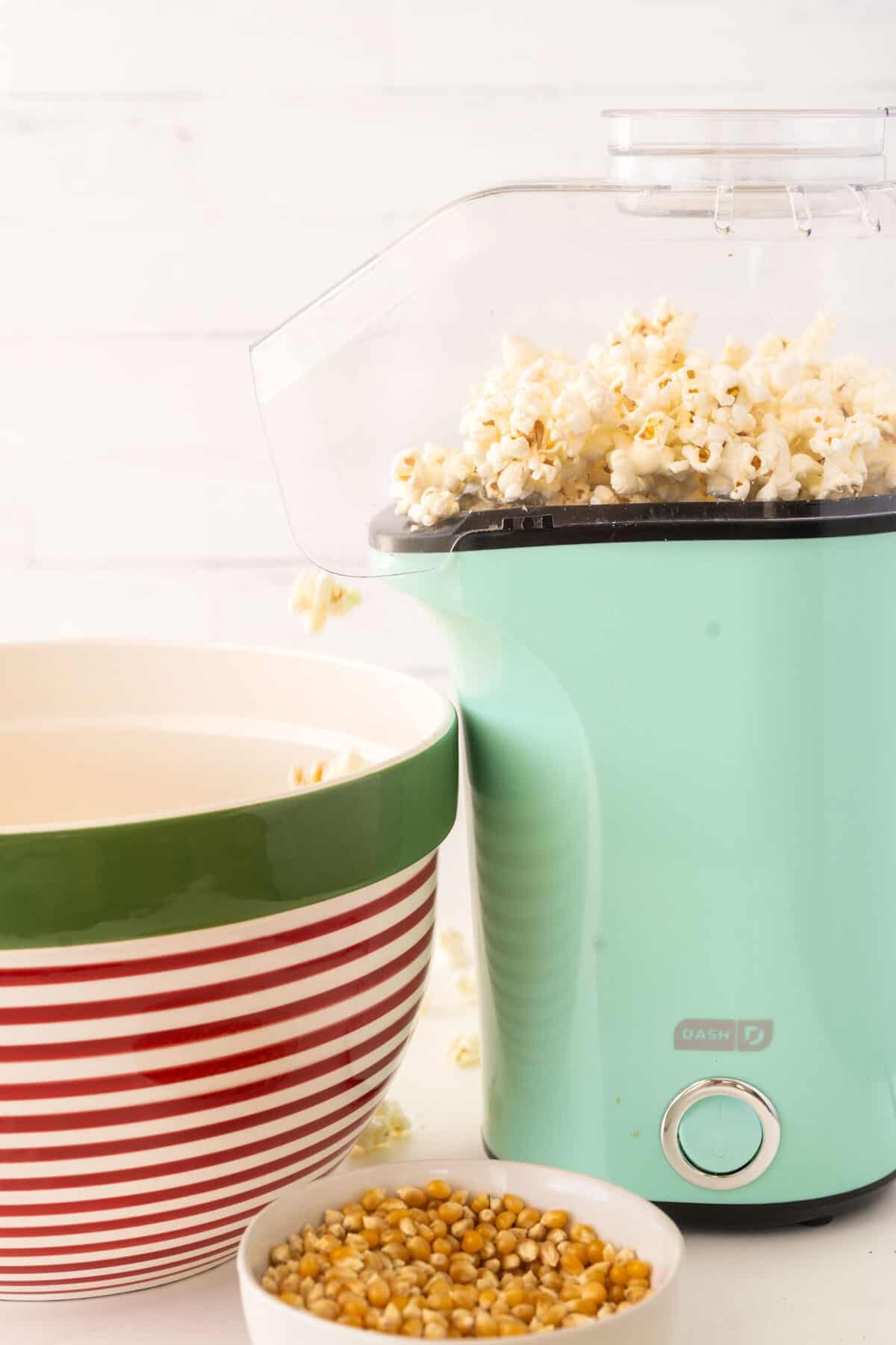 popcorn maker popping corn