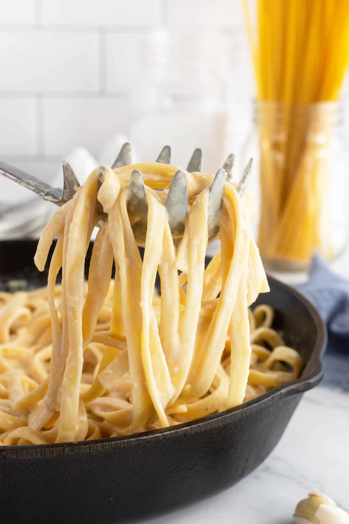 Linguine alfredo on pasta fork