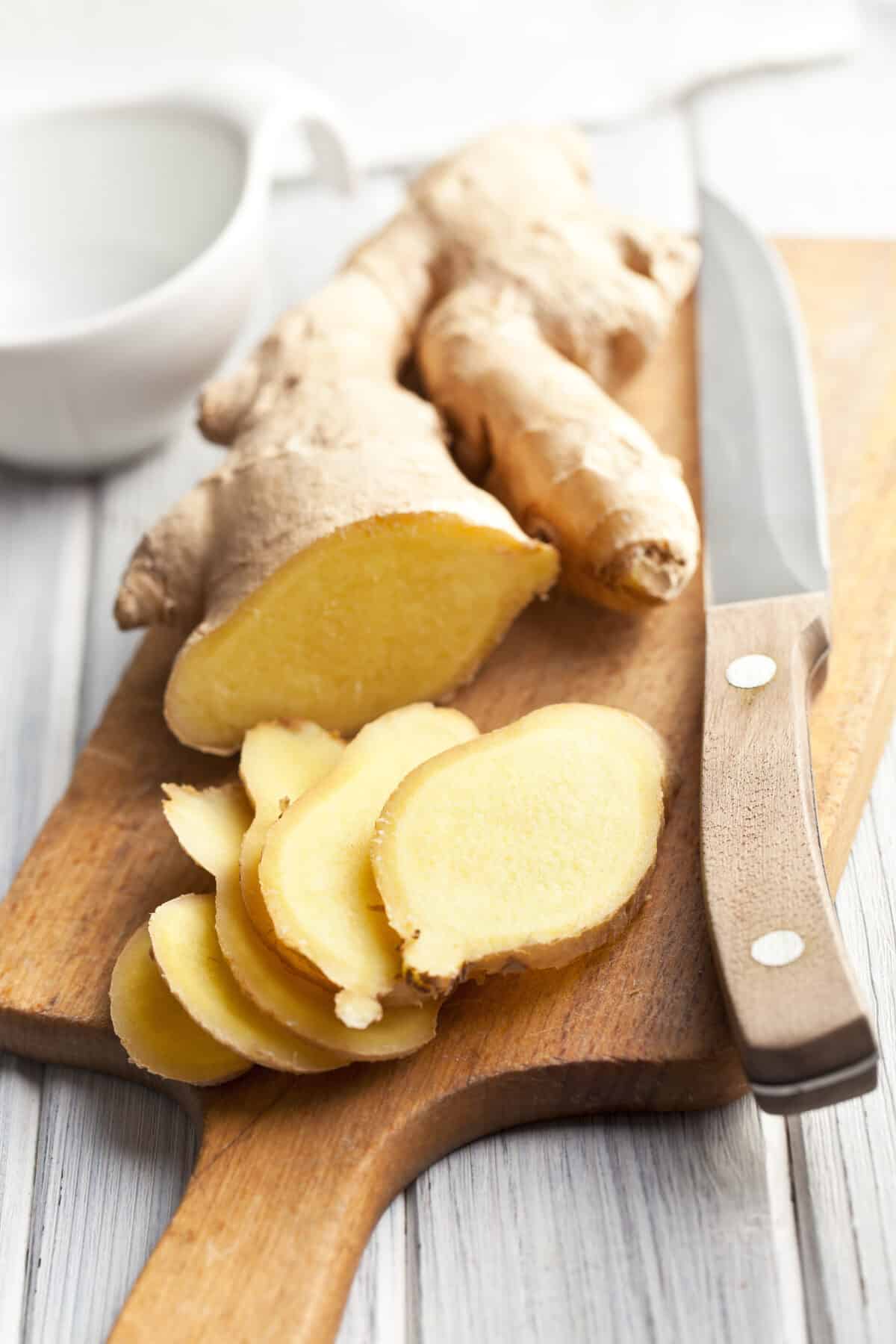how to store fresh ginger sliced on a cutting board with a knife