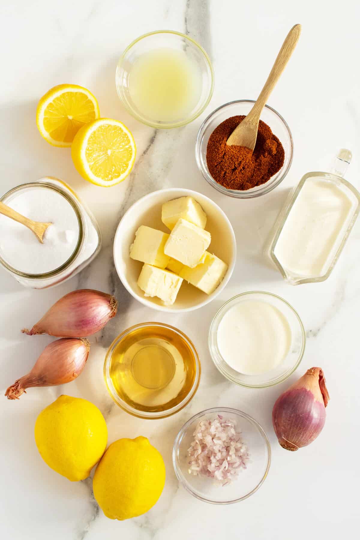 Beurre blanc ingredients in small bowls