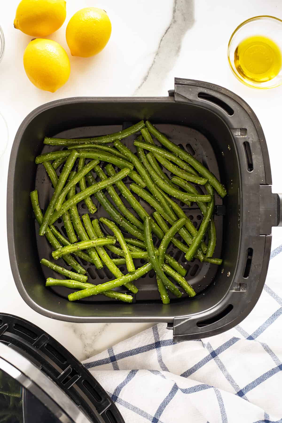 air fryer green beans in the air fryer basket